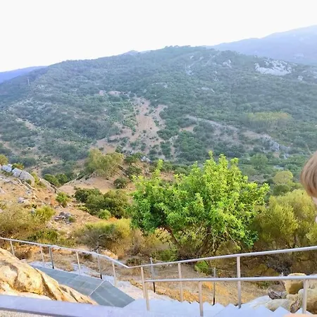 Unique Village House בית נופש
