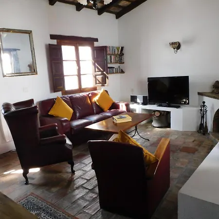 Unique Village House בית נופש *